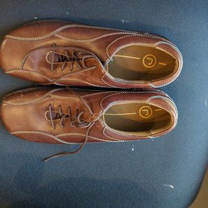 Like new women's Rockport shoes 10m. Runs long.